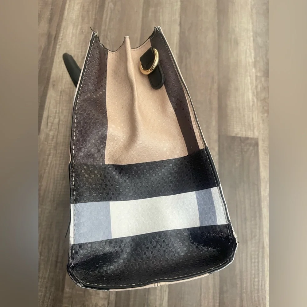 Geometric 90s tan plaid large satchel bag Y2K Burberry style minimalist